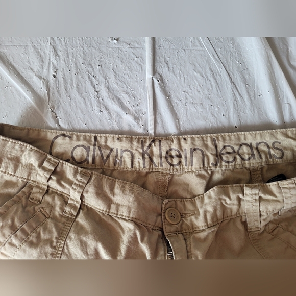 Calvin Klein Women Shorts , Size 12 ( 34) - Picture 3 of 3
